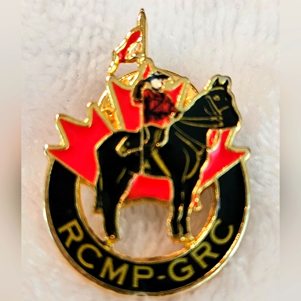 RCMP GRC 102 RL Royal Canadian Mounted Police Horse Badge Canada Lapel Pin Vtg.